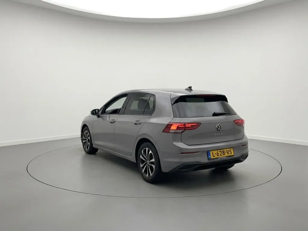Volkswagen Golf (2020) — foto 1