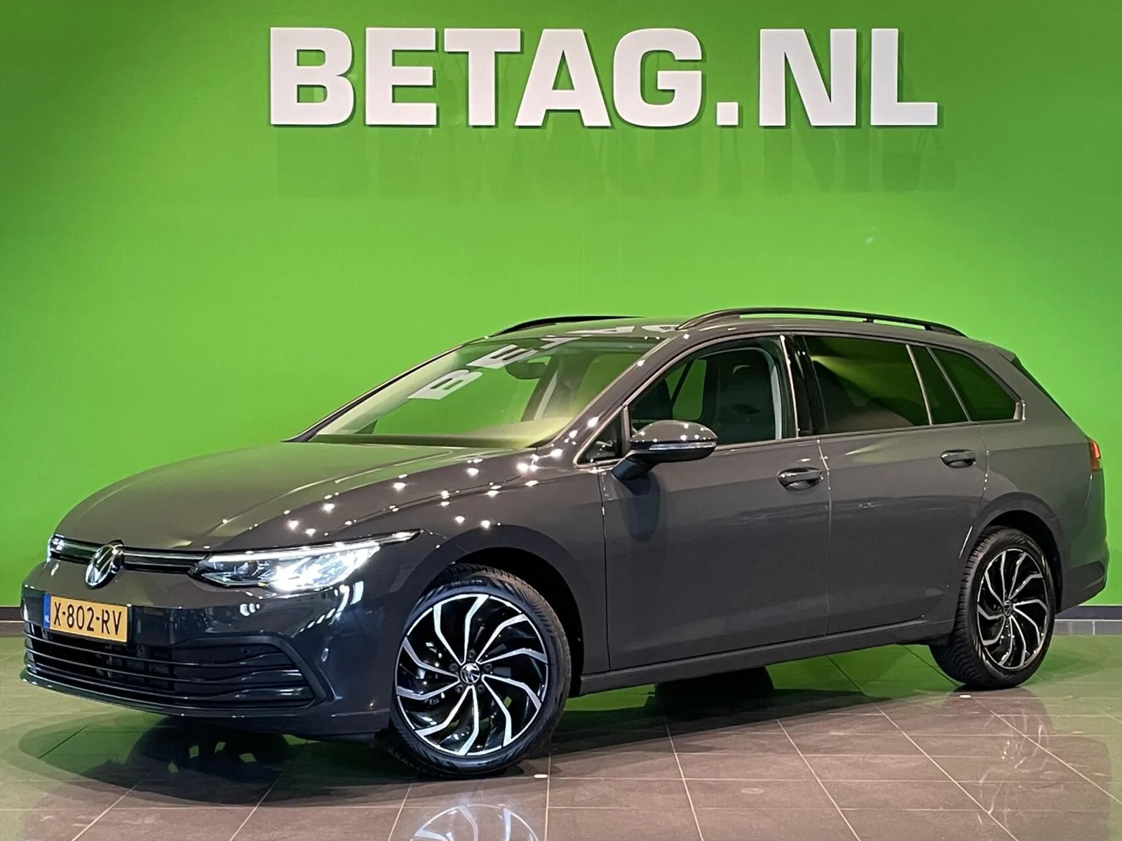 Volkswagen Golf (2024) — foto 1