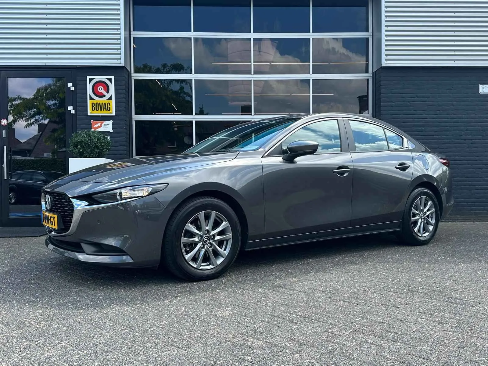 Mazda 3 (2023) — foto 1