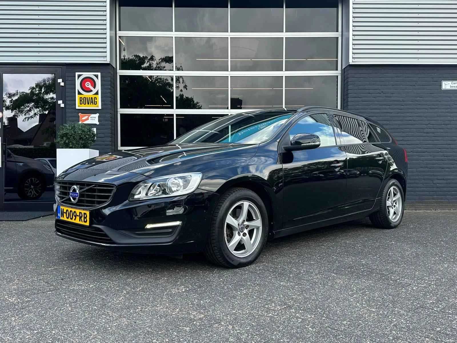 Volvo V60 (2016) — foto 1