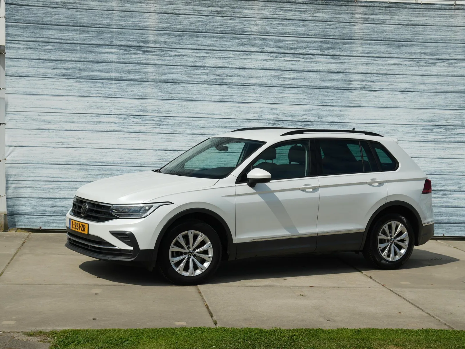 Volkswagen Tiguan (2021) — foto 1