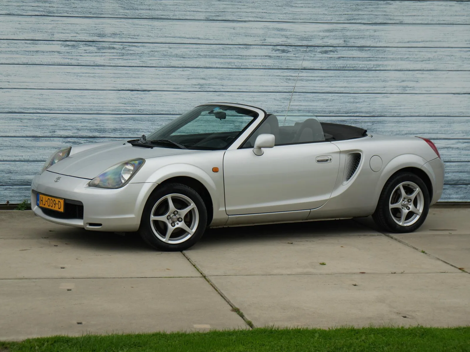 Toyota MR2 (2001) — foto 1