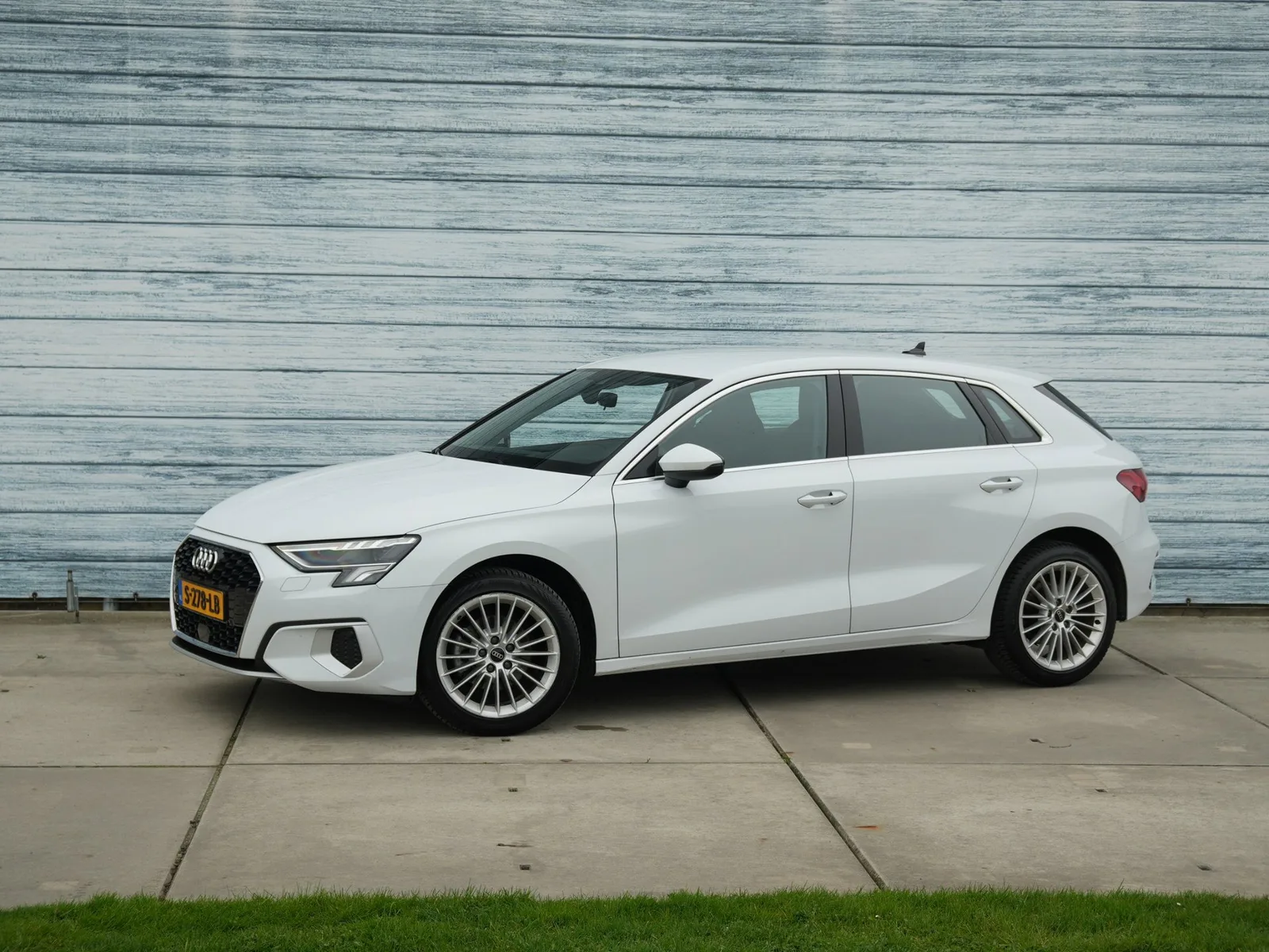 Audi A3 (2023) — foto 1