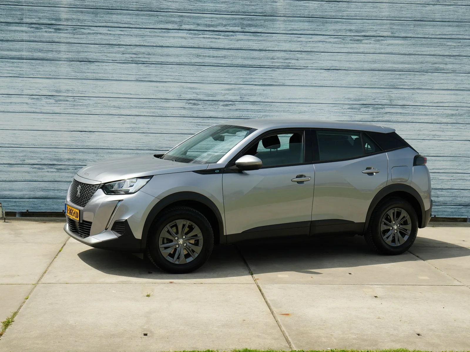 Peugeot e-2008 (2021) — foto 1
