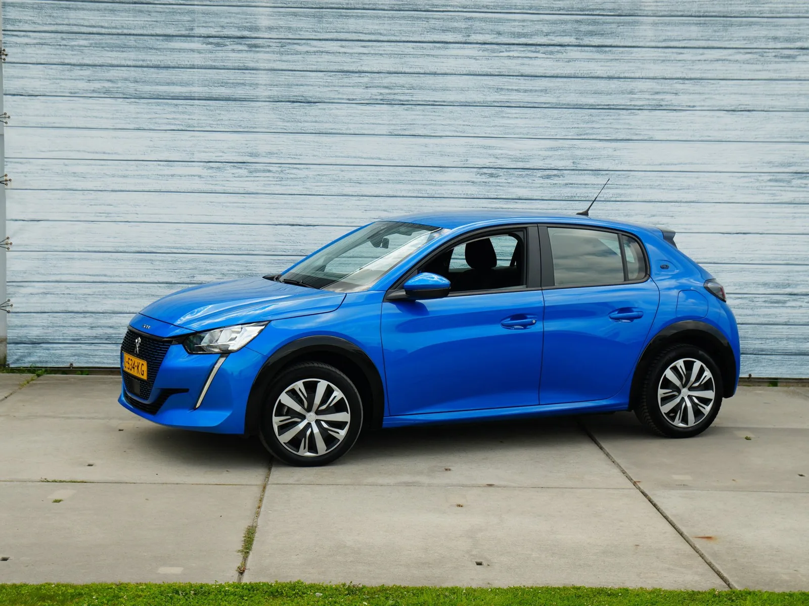 Peugeot e-208 (2021) — foto 1