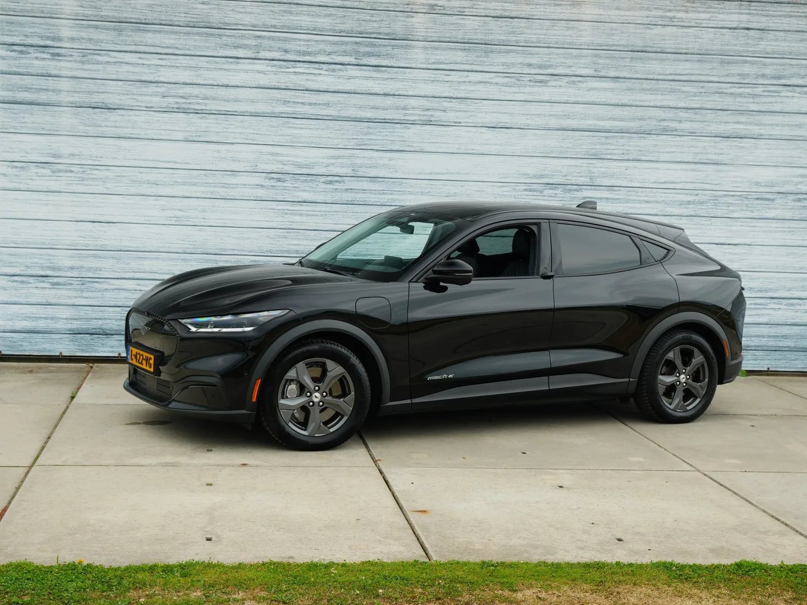Ford Mustang Mach-E (2021) — foto 1