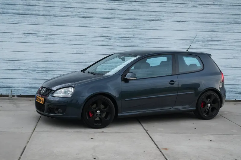 Volkswagen Golf (2005)