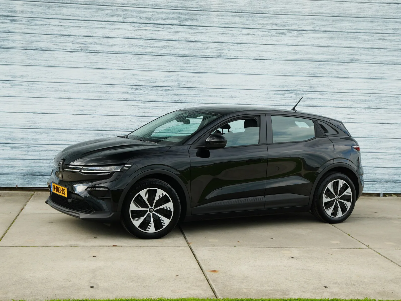 Renault Mégane E-Tech (2022) — foto 1