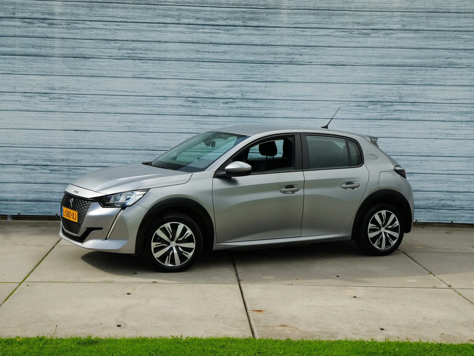 Peugeot e-208 (2021) — foto 1