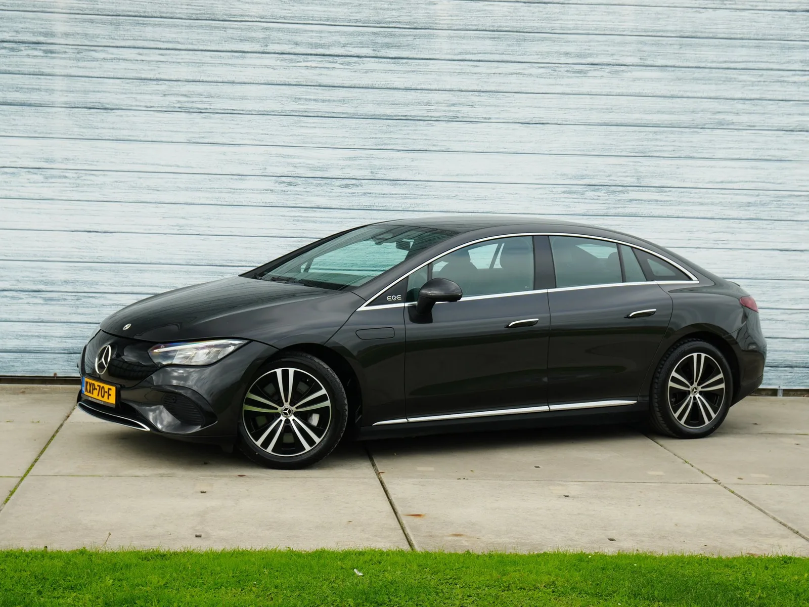 Mercedes-Benz EQE (2023) — foto 1