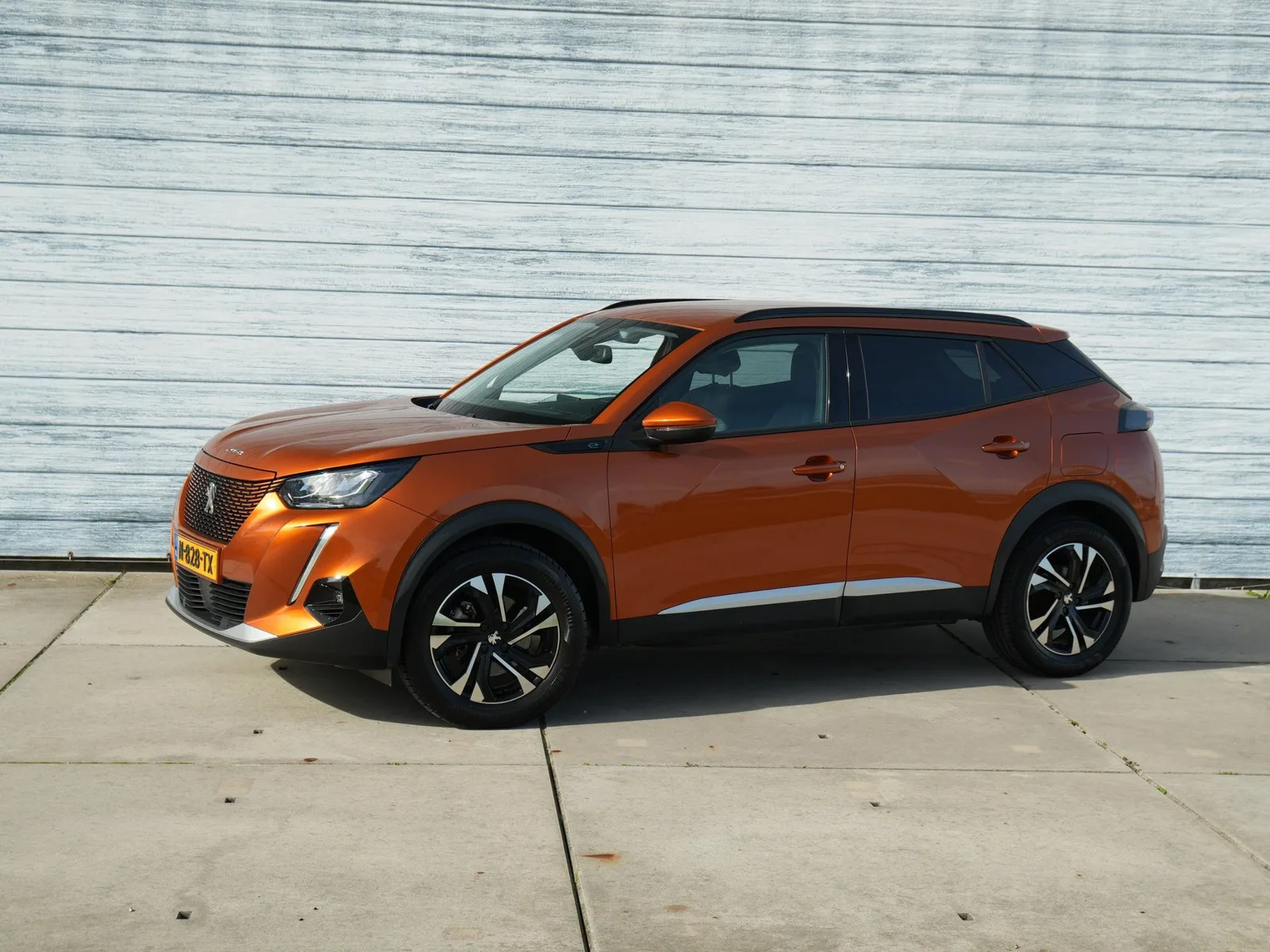 Peugeot e-2008 (2021) — foto 1