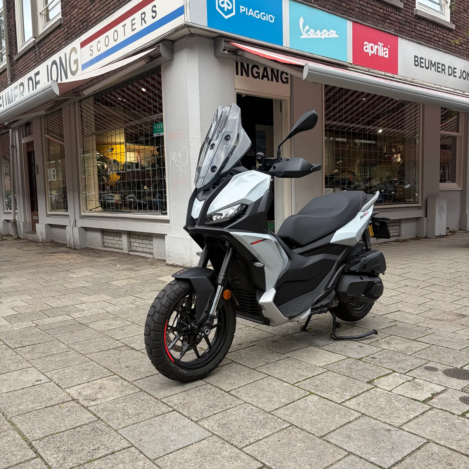 Aprilia SR GT 400 (2026) — foto 1