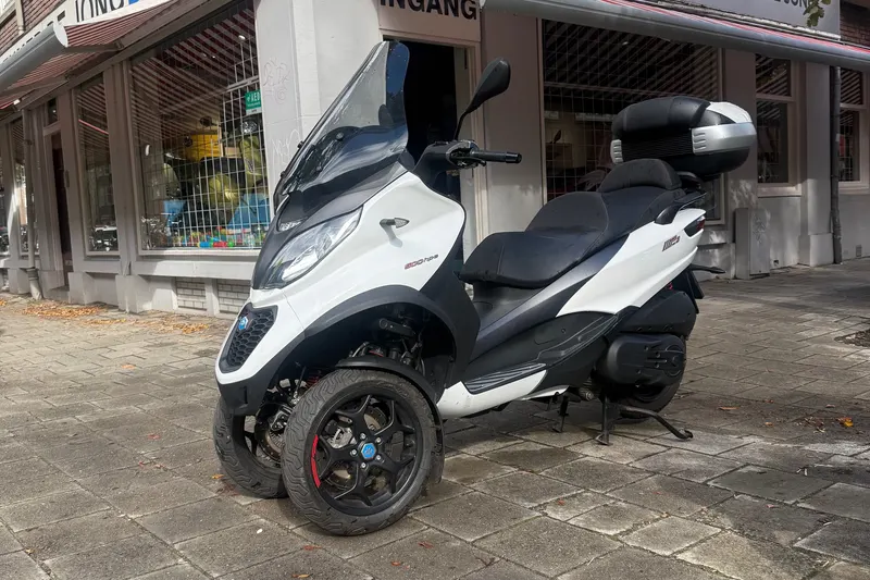 Piaggio MP3 500 (2022)