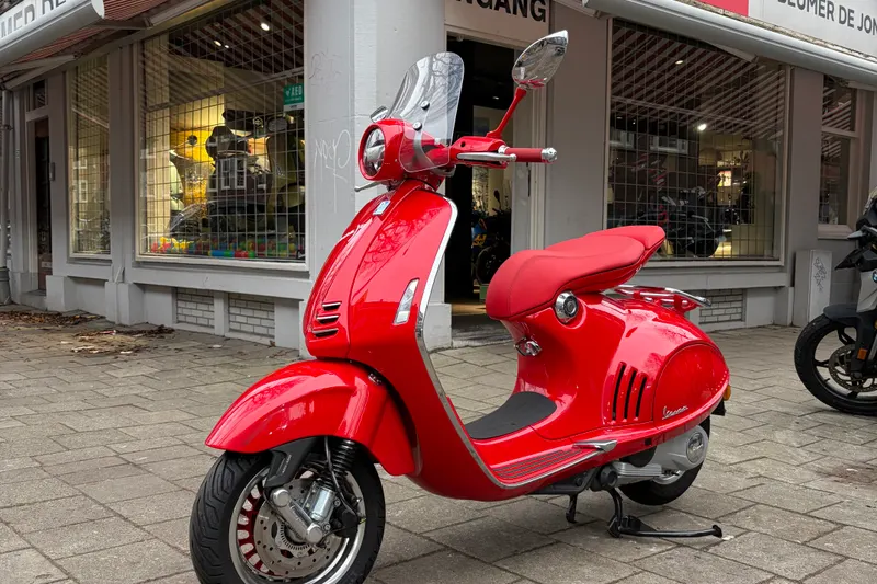 Vespa 946 (2019)