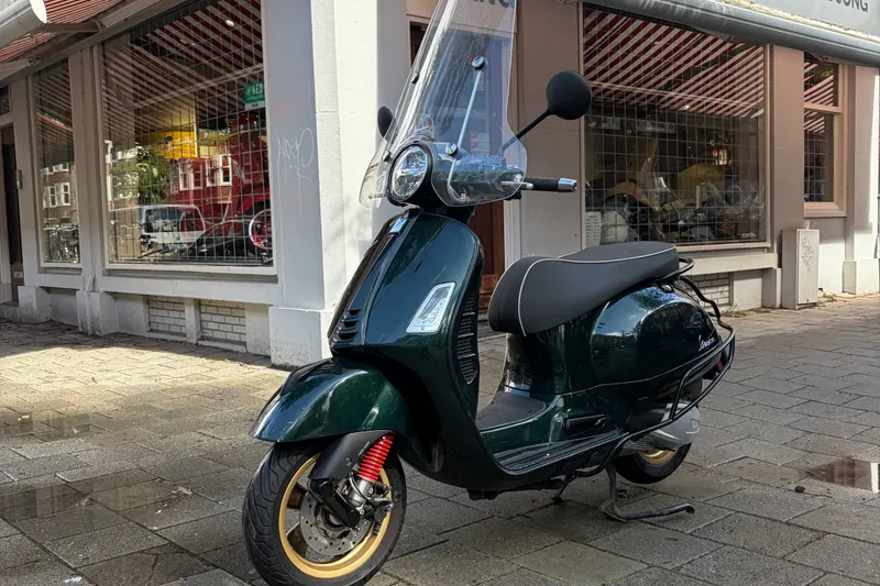 Vespa GTS 300 (2022)