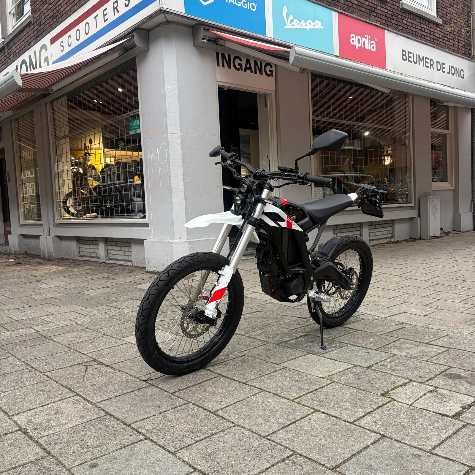 Zero XB Zwart/Wit (2025) — foto 1
