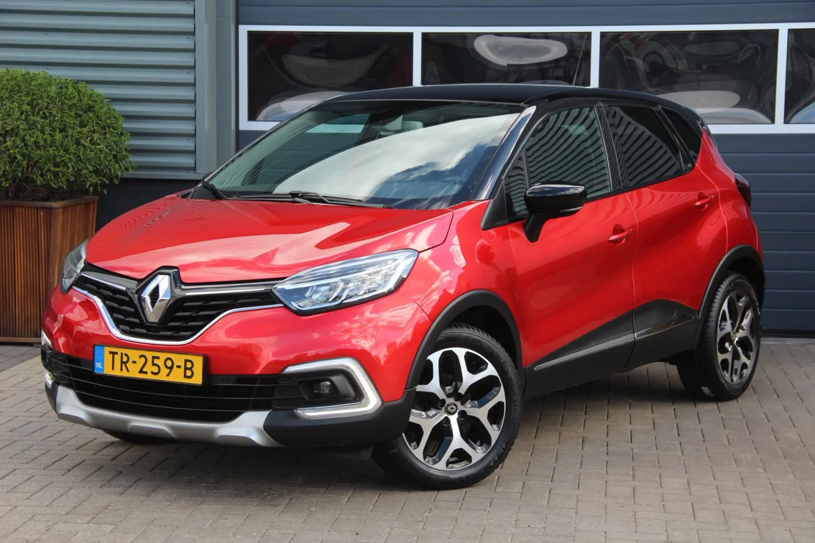 Renault Captur (2018) — foto 1