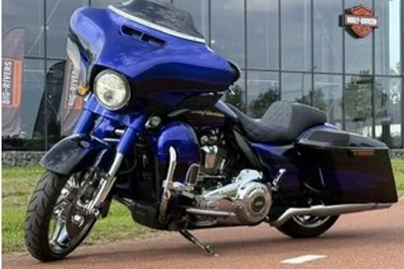 Harley-Davidson CVO Street Glide (2017)