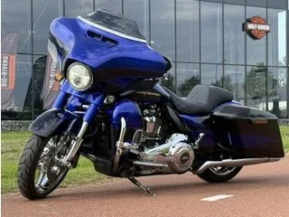 Harley-Davidson CVO Street Glide (2017) — foto 1