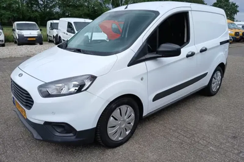 Ford Transit Courier (2023)