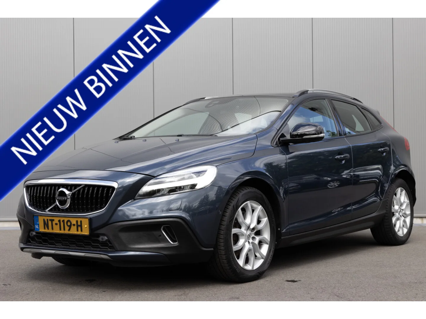 Volvo V40 Cross Country (2017) — foto 1