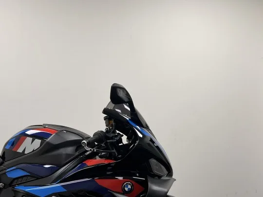 BMW M 1000 RR (2026) — foto 1