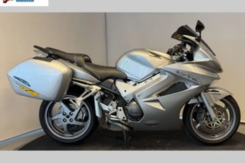 Honda VFR800 (2004)
