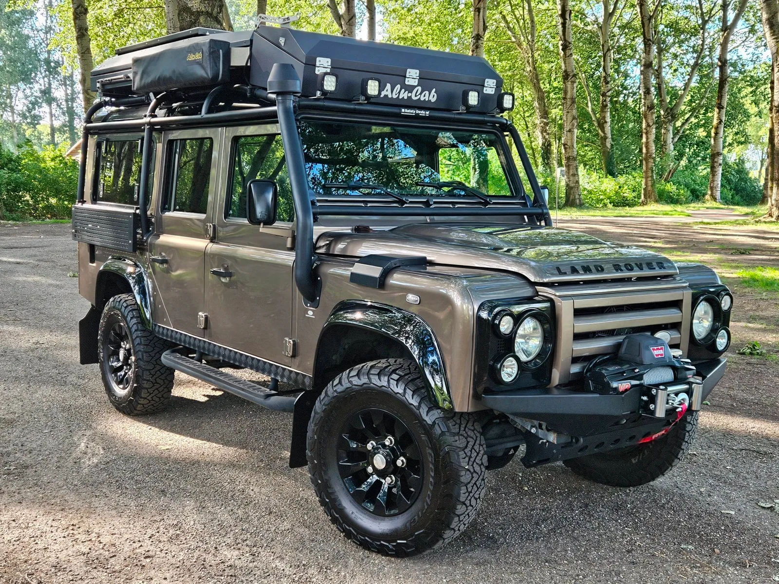 Land Rover Defender (2012) — foto 1