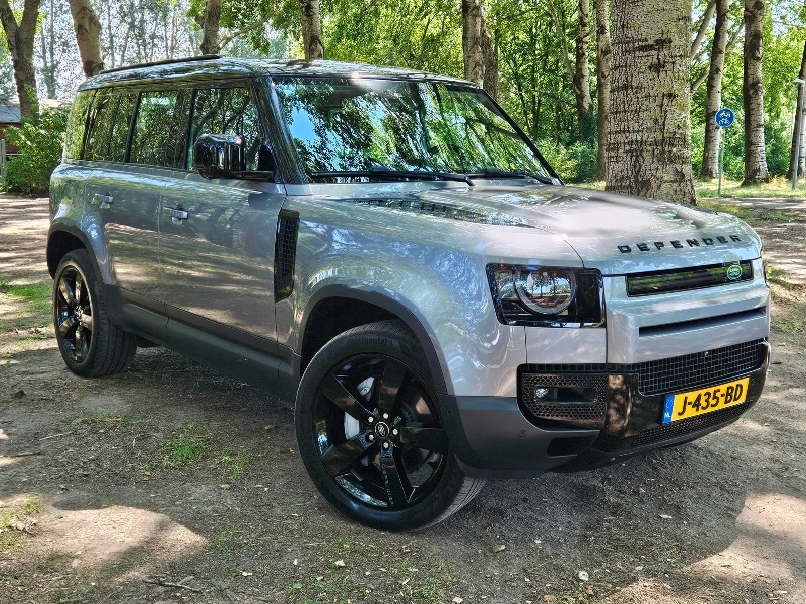 Land Rover Defender (2020) — foto 1