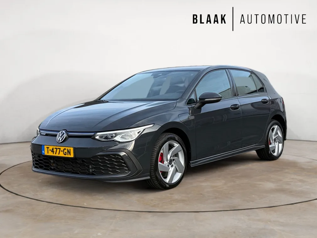 Volkswagen Golf (2022) — foto 1