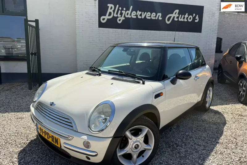 MINI Cooper (2004)