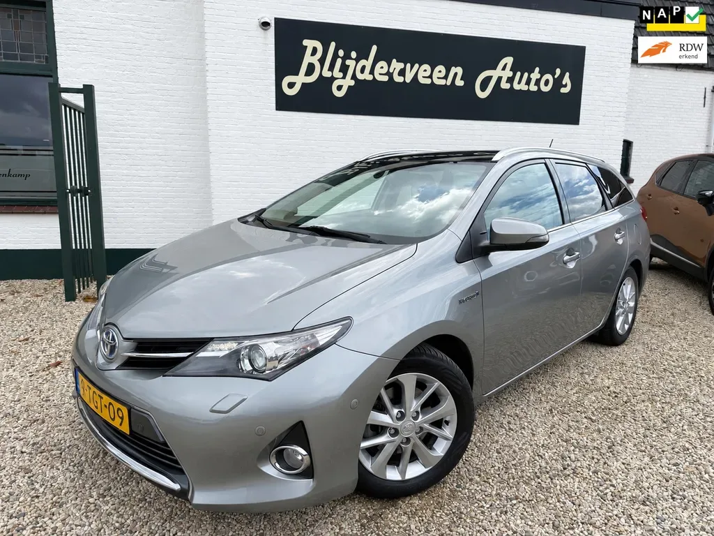 Toyota Auris (2014) — foto 1