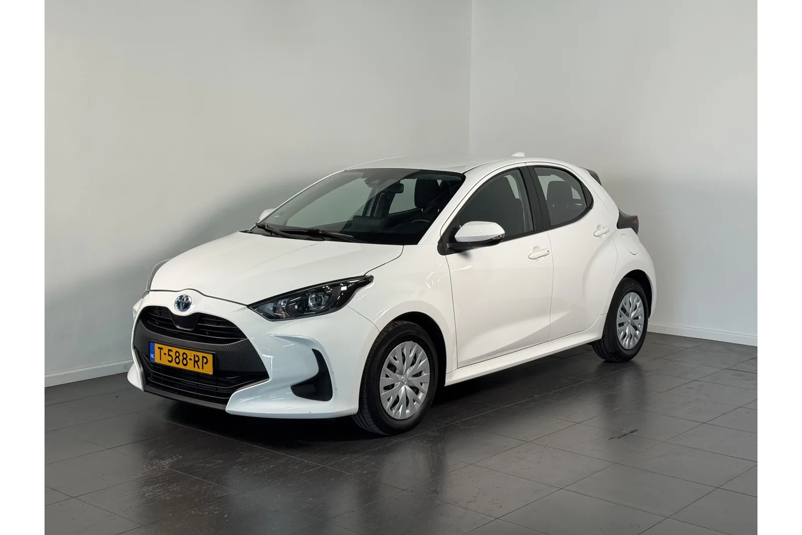 Toyota Yaris (2023) — foto 1