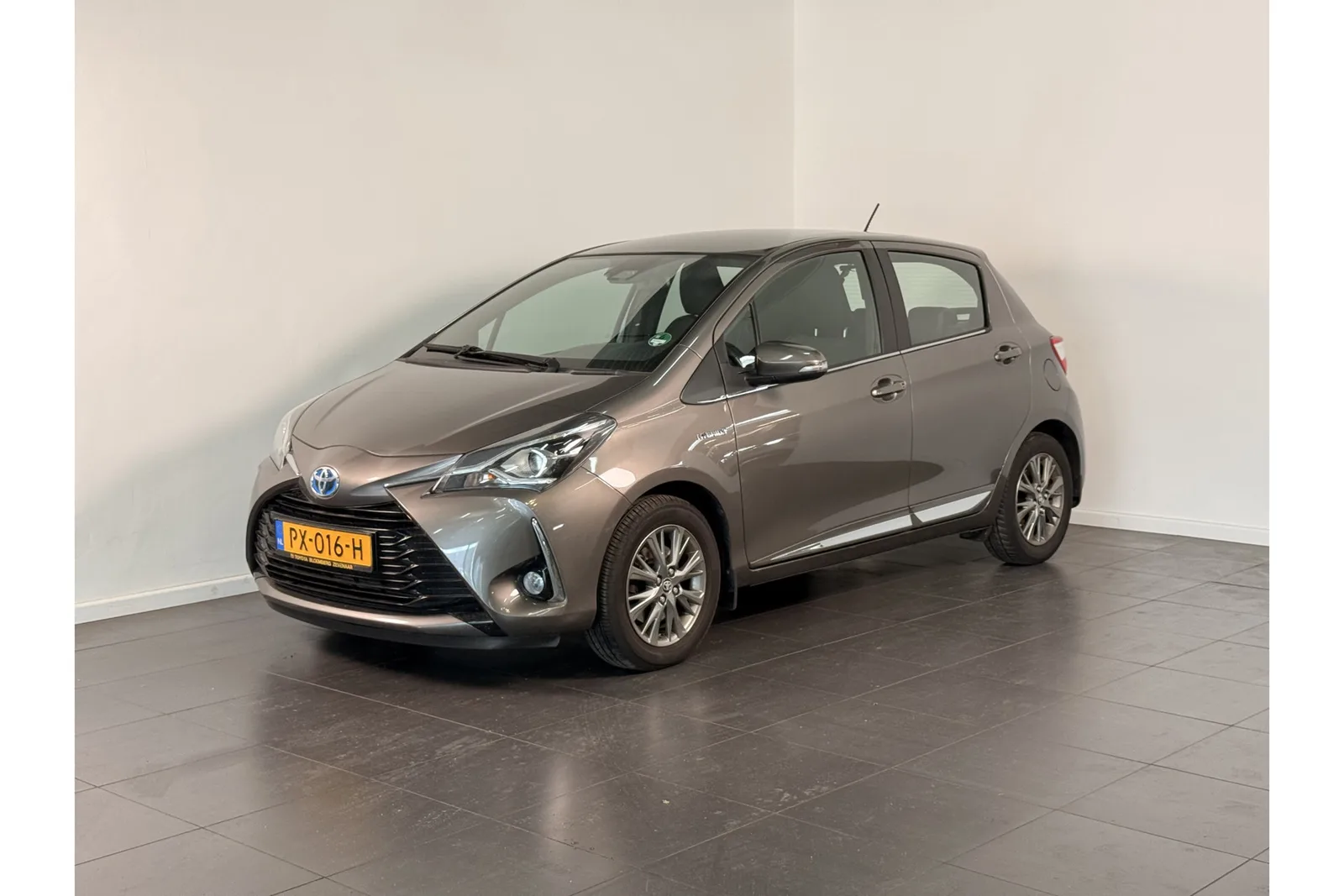 Toyota Yaris (2017) — foto 1