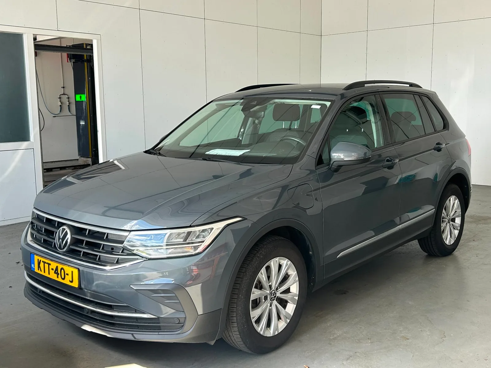 Volkswagen Tiguan (2021) — foto 1