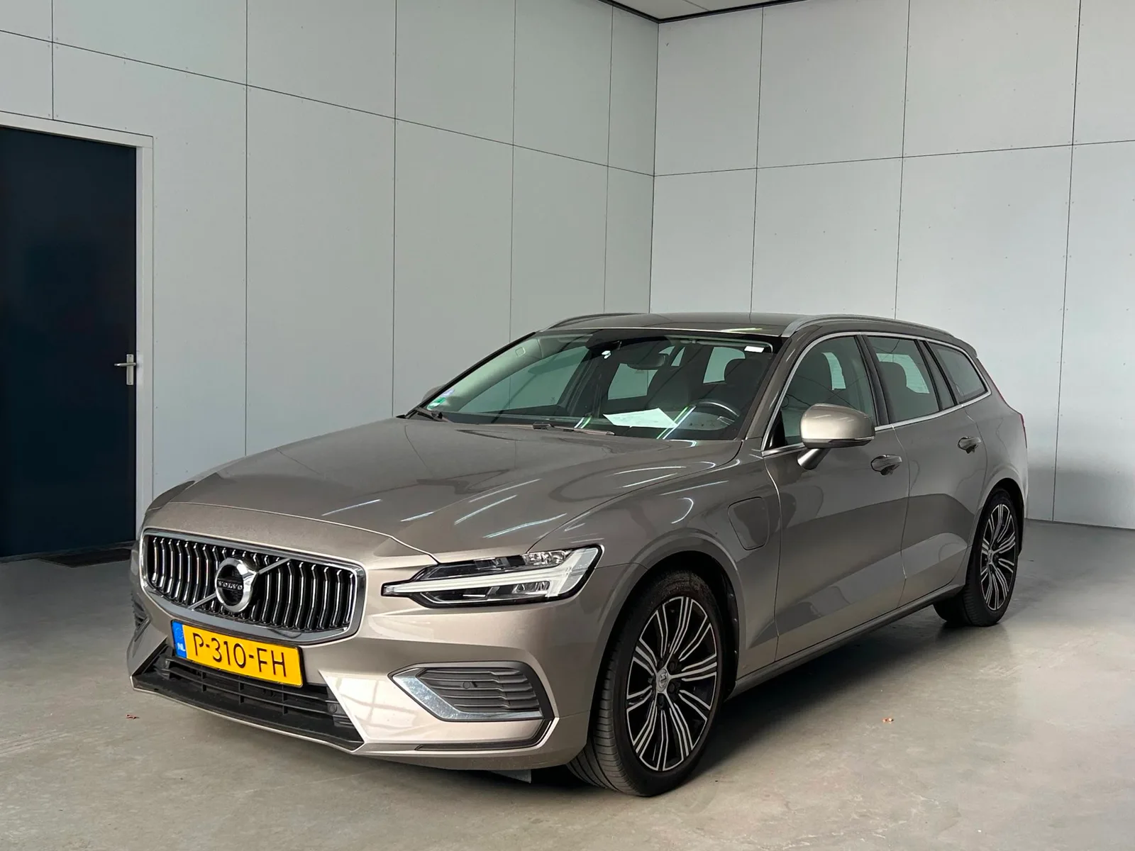 Volvo V60 (2022) — foto 1