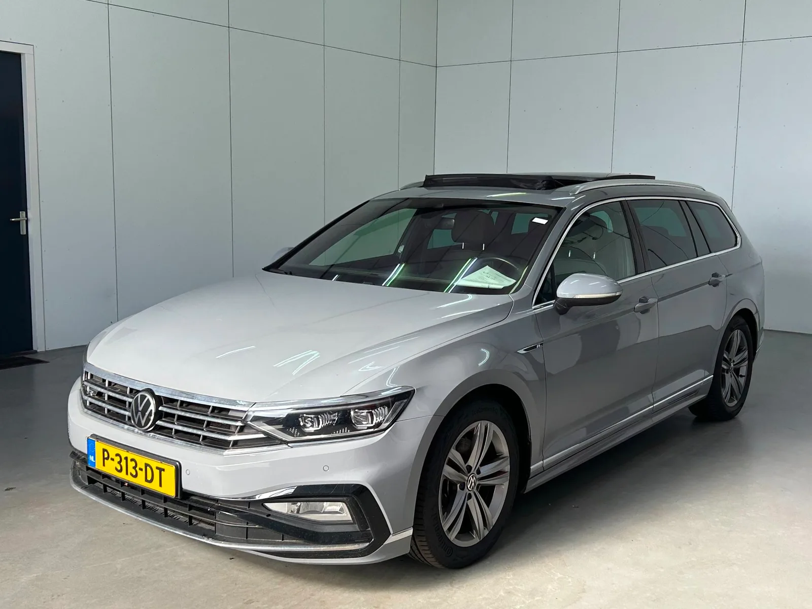 Volkswagen Passat (2022) — foto 1