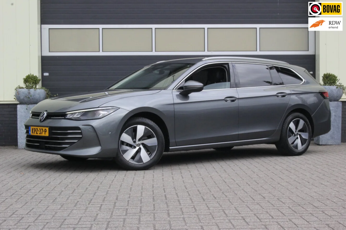 Volkswagen Passat (2025) — foto 1