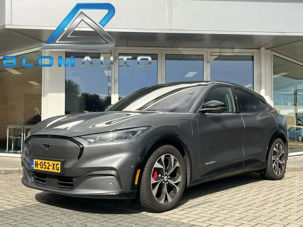 Ford Mustang Mach-E (2021) — foto 1