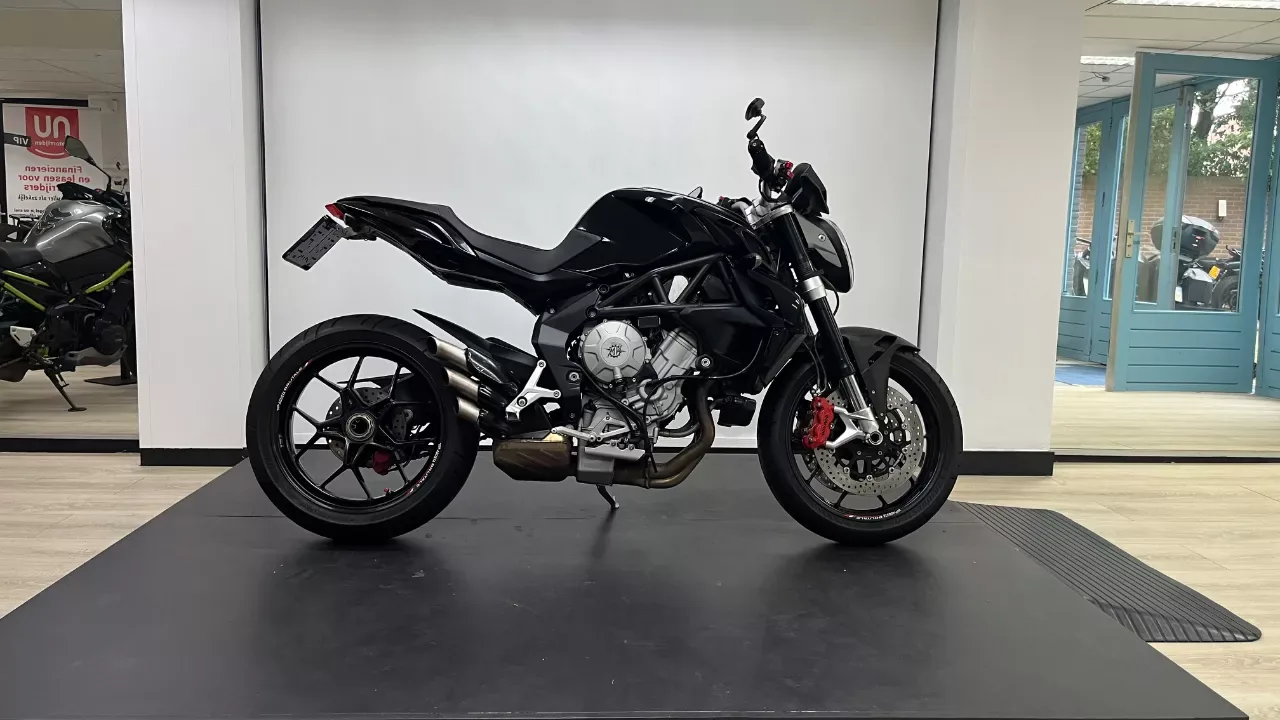 MV Agusta Brutale 675 (2012) — foto 1