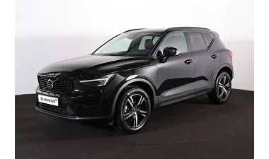 Volvo XC40 (2025) — foto 1