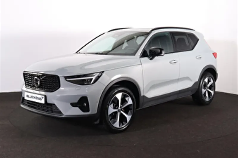 Volvo XC40 (2025)