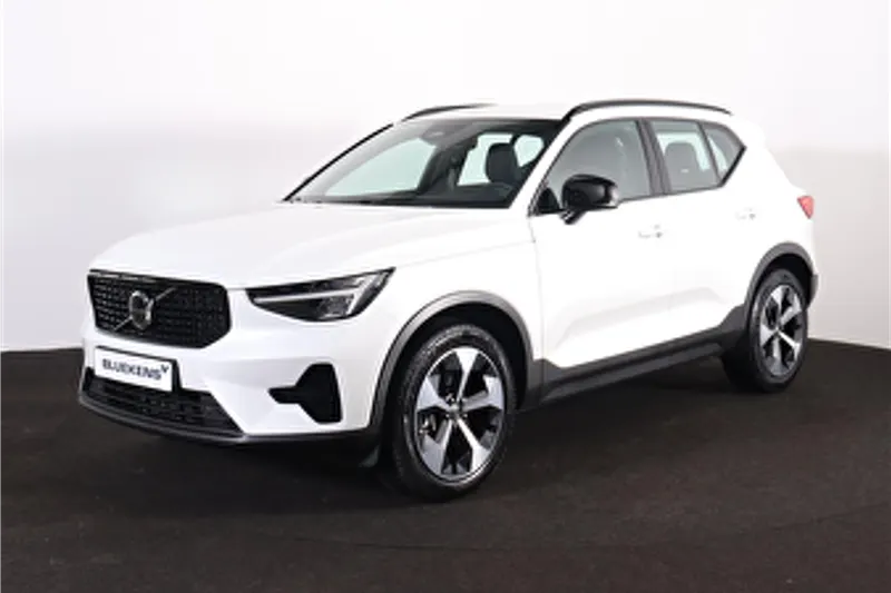 Volvo XC40 (2025)