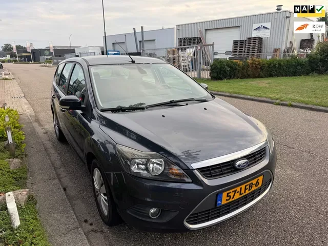 Ford Focus (2010) — foto 1