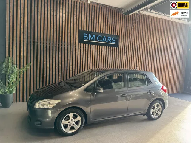Toyota Auris (2010) — foto 1