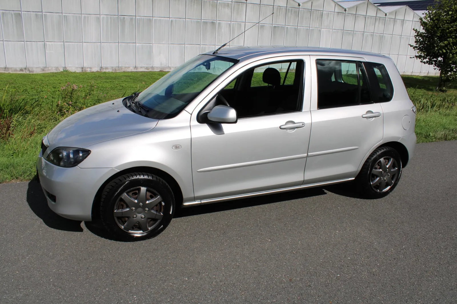 Mazda 2 (2006) — foto 1