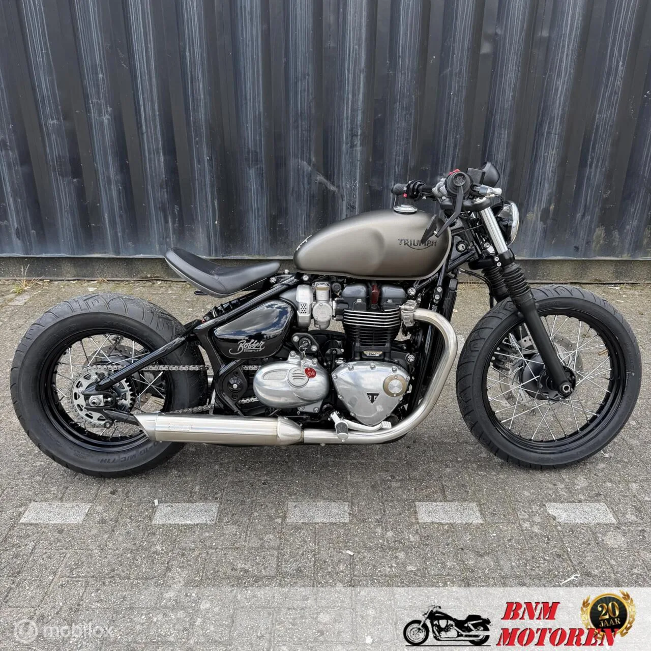 Triumph Bonneville Bobber (2017) — foto 1