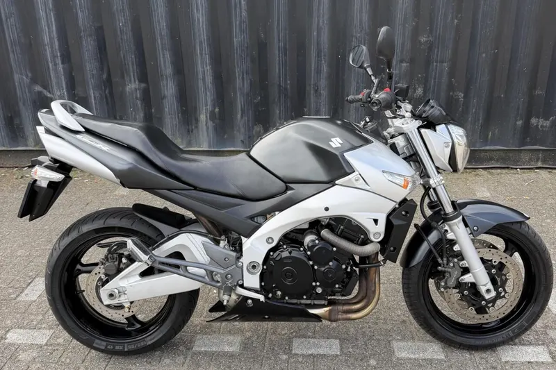 Suzuki GSR600 (2006)