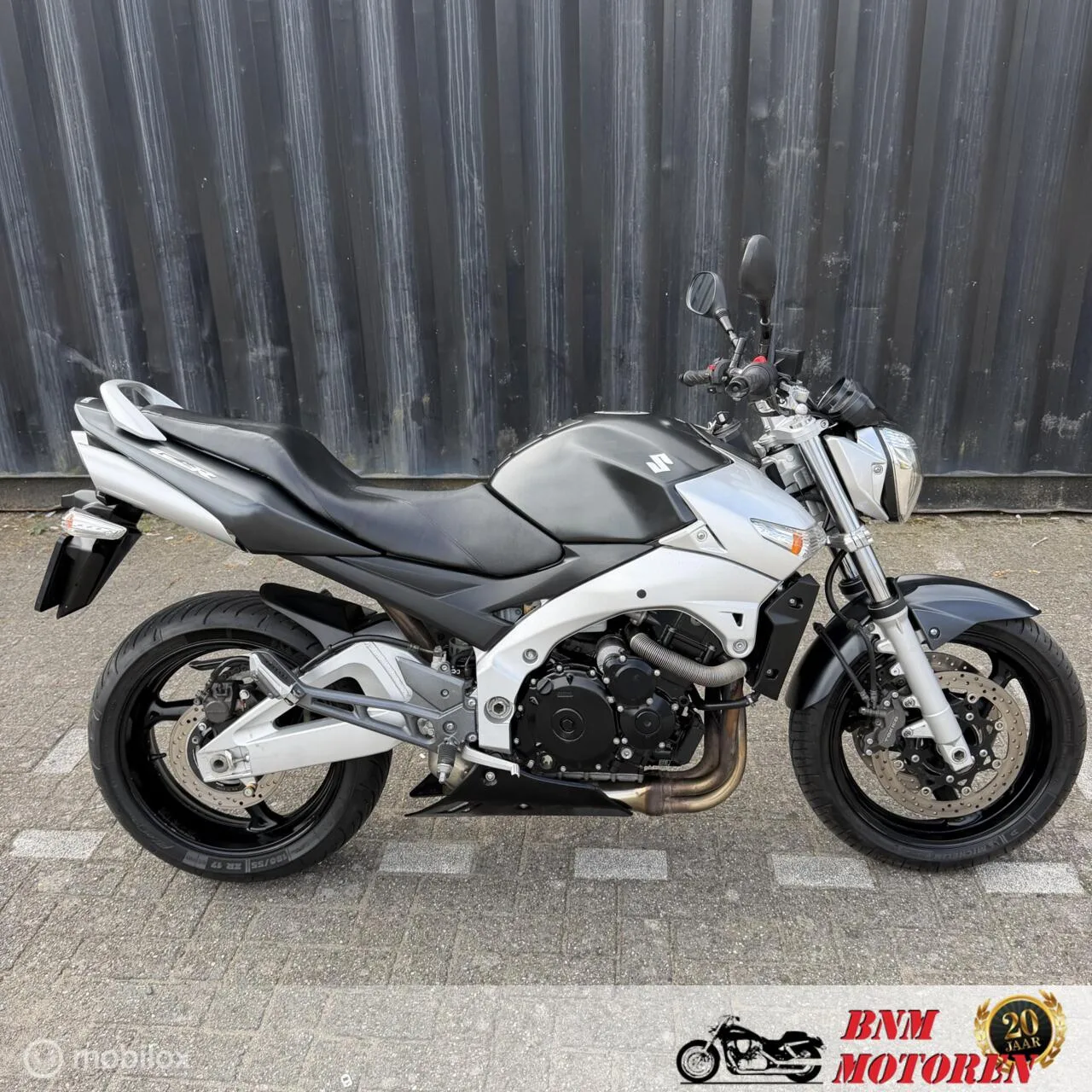 Suzuki GSR600 (2006) — foto 1