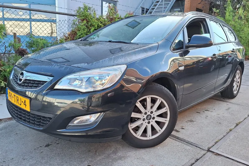 Opel Astra Sports Tourer (2012)